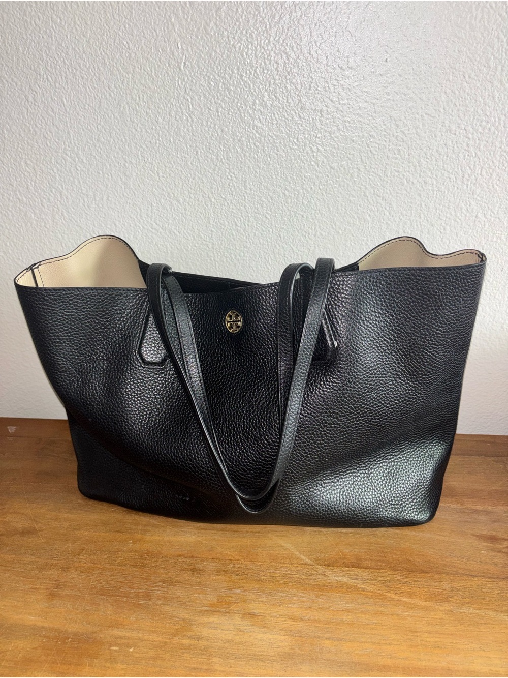 Tory Burch Black Pebbled Leather Reversible Tote with Cream Lining - Picture 2 of 7